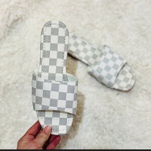 🤝Checkered sandals